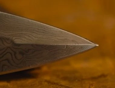 Κατασκευάζοντας ένα αρχαίο ρωμαϊκό σπαθί από δαμασκηνό ατσάλι (βίντεο)